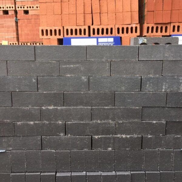 MBH PLC Blockleys Black Smooth Wirecut Facing Brick Pack of 400