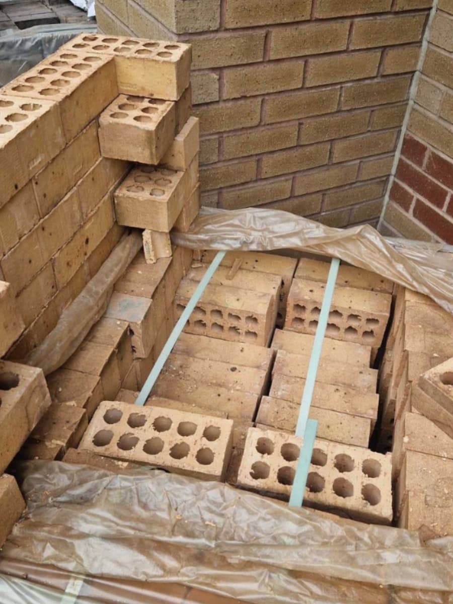 Aged Stock Wienerberger Chancery Yellow Multi Wirecut Facing Brick Pack of 504 Aged Stock Wienerberger Chancery Yellow Multi Wirecut Facing Brick Pack of 504
