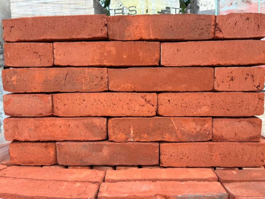 Stock Clearance TBS Gillingham Red 50mm Waterstruck Facing Brick Pack of 768